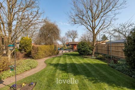 5 bedroom Detached house for sale in Tetney Road, Humberston, DN36