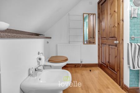 5 bedroom Detached house for sale in Tetney Road, Humberston, DN36