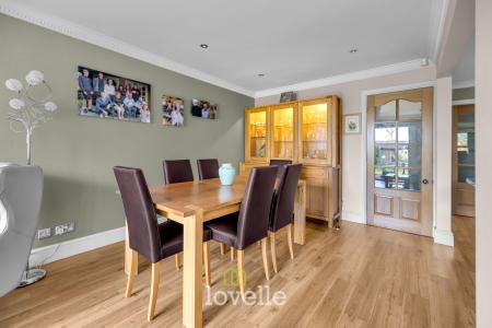 5 bedroom Detached house for sale in Tetney Road, Humberston, DN36