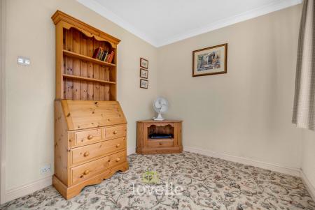 3 bedroom Semi-detached bungalow for sale in Earl Avenue, New Waltham, DN36