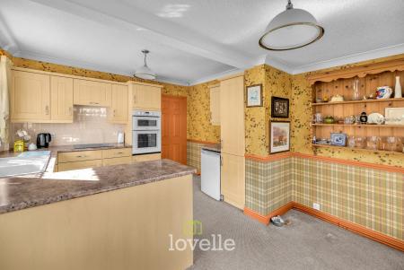 3 bedroom Semi-detached bungalow for sale in Earl Avenue, New Waltham, DN36