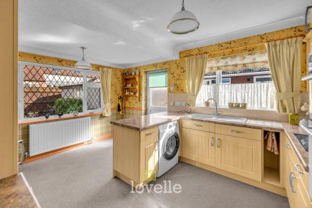 3 bedroom Semi-detached bungalow for sale in Earl Avenue, New Waltham, DN36