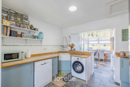 4 bedroom Detached house for sale in Lock Road, North Cotes, DN36