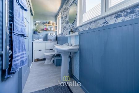 4 bedroom Detached house for sale in Lock Road, North Cotes, DN36