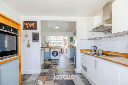 4 bedroom Detached house for sale in Lock Road, North Cotes, DN36