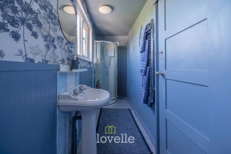 4 bedroom Detached house for sale in Lock Road, North Cotes, DN36