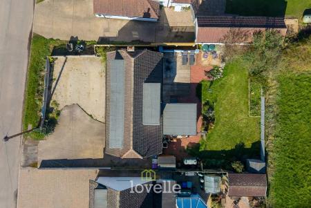 4 bedroom Detached house for sale in Lock Road, North Cotes, DN36