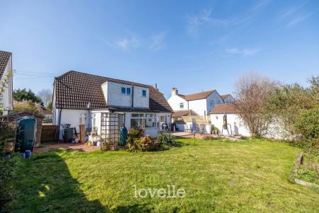 4 bedroom Detached house for sale in Lock Road, North Cotes, DN36