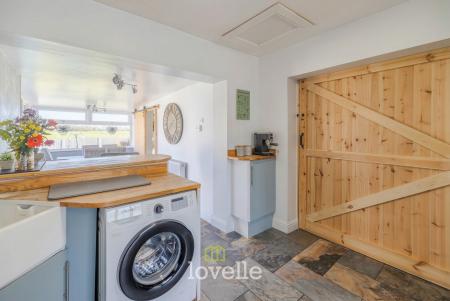 4 bedroom Detached house for sale in Lock Road, North Cotes, DN36