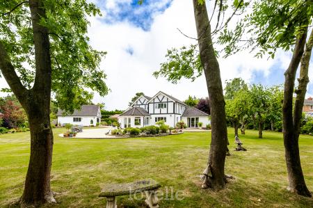 4 bedroom Detached house for sale in Cassbrook Drive, Fulstow, LN11