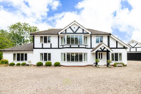 4 bedroom Detached house for sale in Cassbrook Drive, Fulstow, LN11