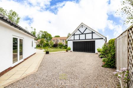 4 bedroom Detached house for sale in Cassbrook Drive, Fulstow, LN11