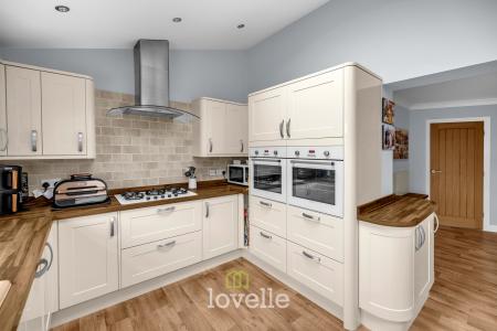 4 bedroom Detached house for sale in Berkeley Road, Cleethorpes, DN35