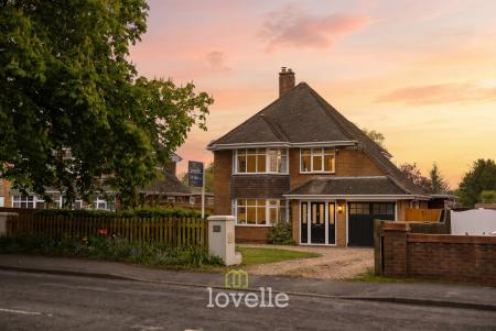 4 bedroom Detached house for sale in Humberston Avenue, Humberston, DN36