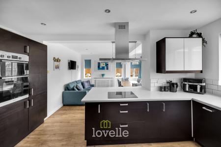 4 bedroom Detached house for sale in Humberston Avenue, Humberston, DN36