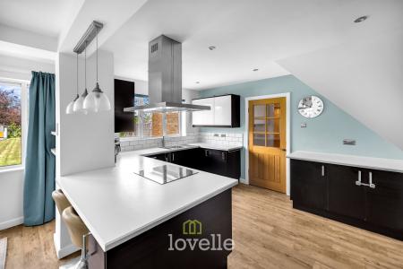 4 bedroom Detached house for sale in Humberston Avenue, Humberston, DN36