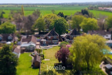 4 bedroom Detached house for sale in Humberston Avenue, Humberston, DN36