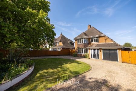 4 bedroom Detached house for sale in Humberston Avenue, Humberston, DN36