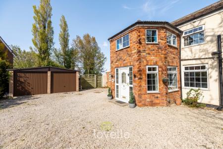 4 bedroom Detached house for sale in Main Street, Fulstow, LN11