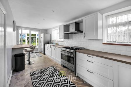 4 bedroom Detached house for sale in Main Street, Fulstow, LN11