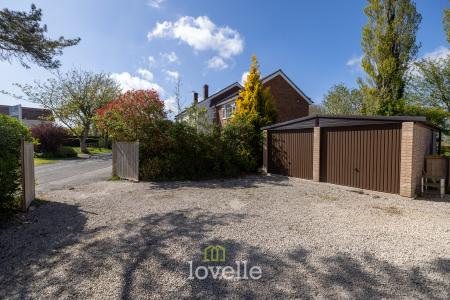 4 bedroom Detached house for sale in Main Street, Fulstow, LN11