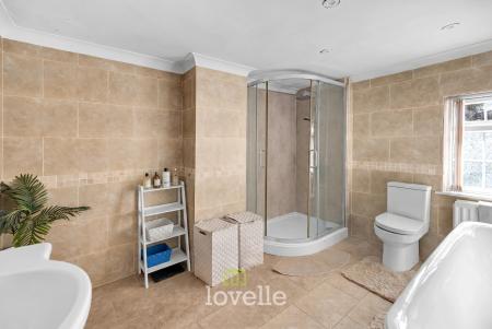 4 bedroom Detached house for sale in Main Street, Fulstow, LN11