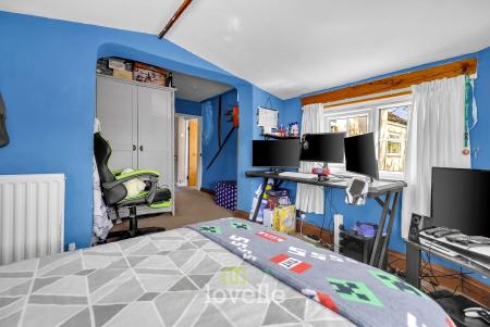 4 bedroom Detached house for sale in Main Street, Fulstow, LN11