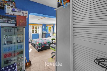 4 bedroom Detached house for sale in Main Street, Fulstow, LN11