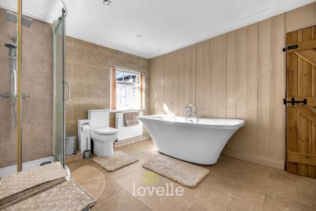 4 bedroom Detached house for sale in Main Street, Fulstow, LN11