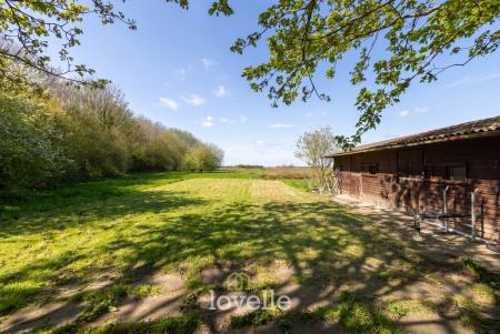 4 bedroom Detached house for sale in Main Street, Fulstow, LN11