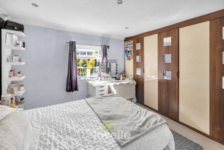 4 bedroom Detached house for sale in Main Street, Fulstow, LN11