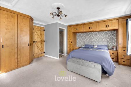 4 bedroom Detached house for sale in Main Street, Fulstow, LN11