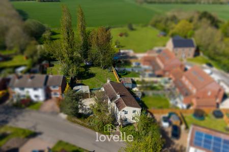 4 bedroom Detached house for sale in Main Street, Fulstow, LN11