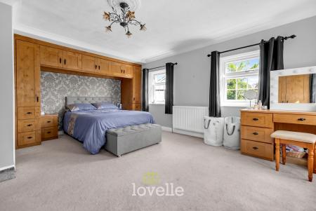 4 bedroom Detached house for sale in Main Street, Fulstow, LN11