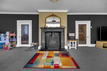 5 bedroom Detached house for sale in Church Lane, Marshchapel, DN36