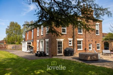 5 bedroom Detached house for sale in Church Lane, Marshchapel, DN36