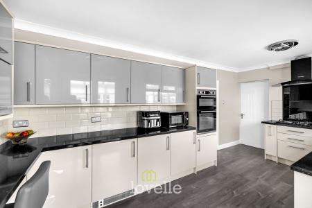 4 bedroom Semi-detached house for sale in Charles Avenue, New Waltham, DN36