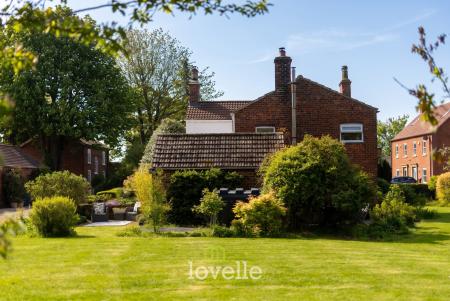 3 bedroom Detached house for sale in Main Street, Fulstow, LN11