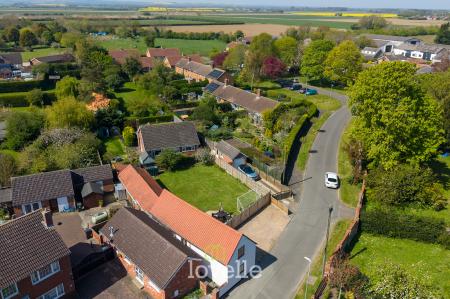 2 bedroom Cottage for sale in Hallgarth, Marshchapel, DN36