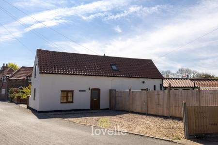 2 bedroom Cottage for sale in Hallgarth, Marshchapel, DN36