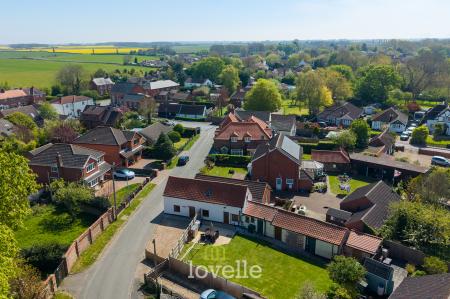 2 bedroom Cottage for sale in Hallgarth, Marshchapel, DN36