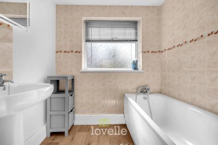 2 bedroom Cottage for sale in Hallgarth, Marshchapel, DN36