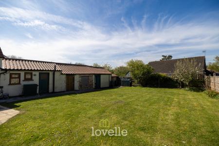 2 bedroom Cottage for sale in Hallgarth, Marshchapel, DN36