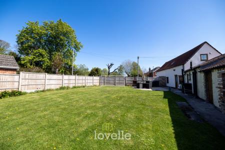 2 bedroom Cottage for sale in Hallgarth, Marshchapel, DN36
