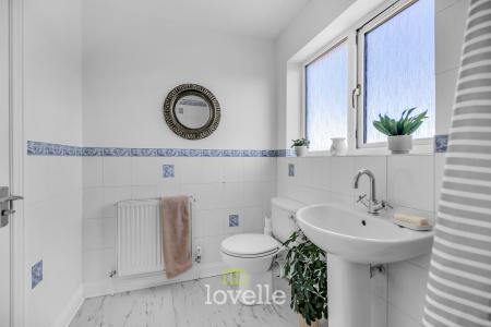 4 bedroom Detached house for sale in St Johns Gate, Tetney, DN36