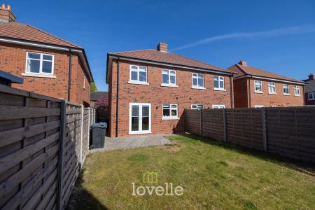 3 bedroom Semi-detached house for sale in Highgate, Cleethorpes, DN35