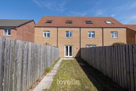 3 bedroom Terraced House for sale in Parklands Avenue, Humberston, DN36