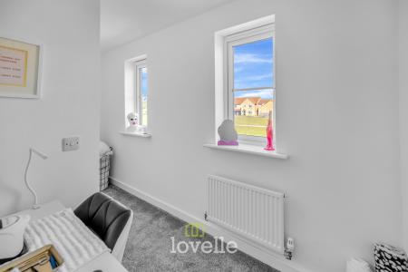 3 bedroom Terraced House for sale in Parklands Avenue, Humberston, DN36