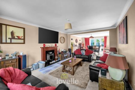 4 bedroom Detached house for sale in Main Street, Fulstow, LN11