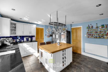 4 bedroom Detached house for sale in Main Street, Fulstow, LN11